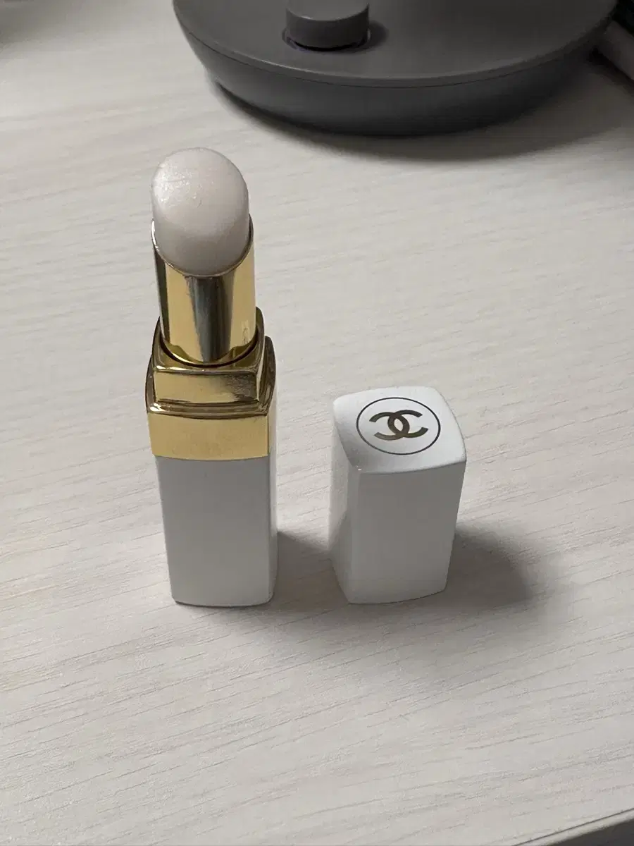 Chanel Léws Coco Balm Dreamy White Lipstick Genuine