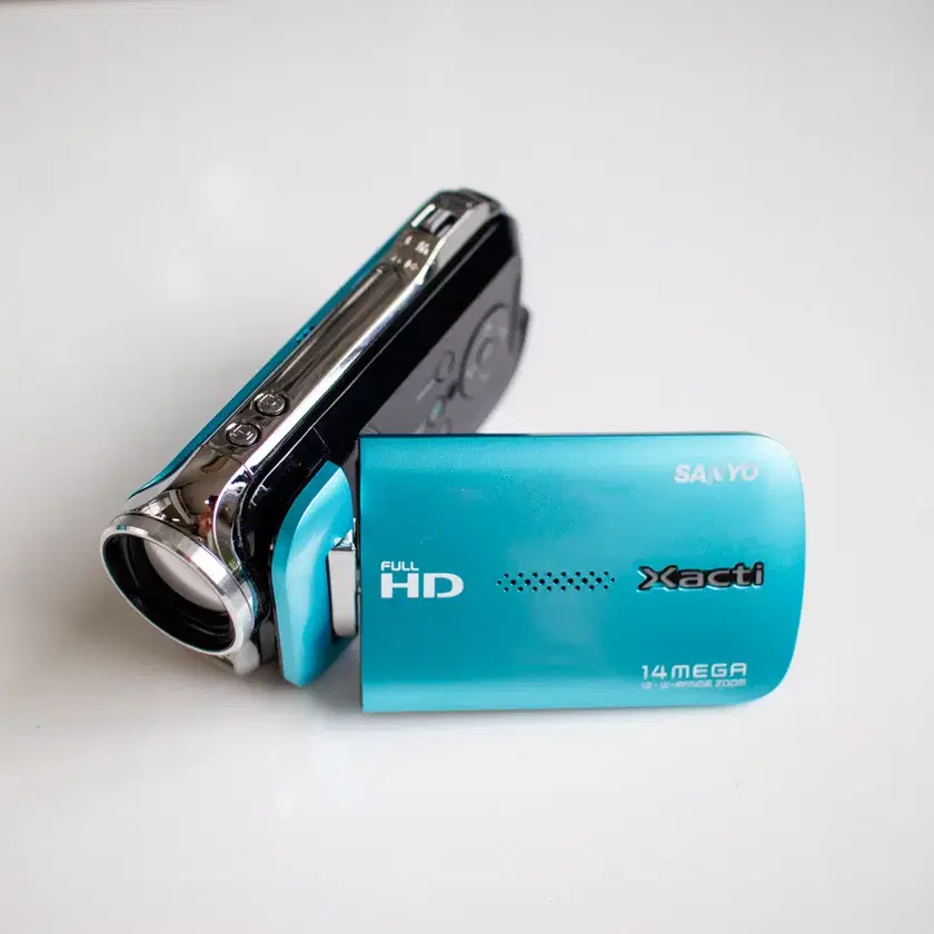Sanyo Xacti DMX-GH1-L / Sanyo / VintageDigitalCamcorders
