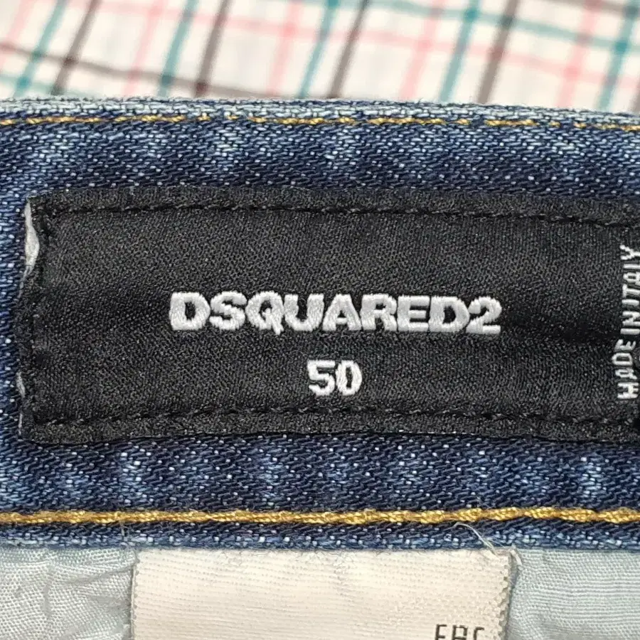 DSQUARED2 디스퀘어드2 페인트 스판반바지 디스진(찢어진청바지)