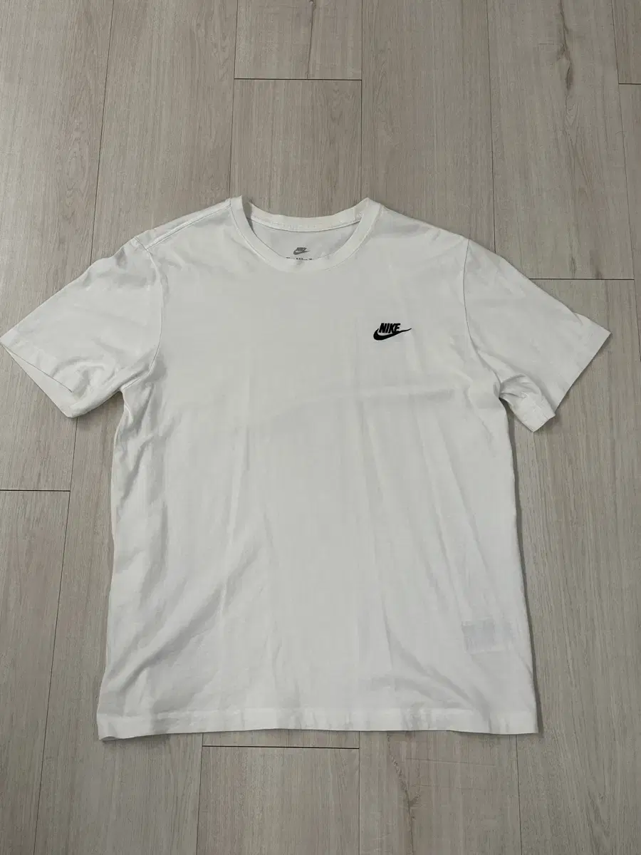 Nike White Short Sleeve XL