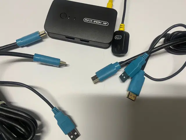 USB KVM HDMI 스위치 만칠천원 판매합니다.