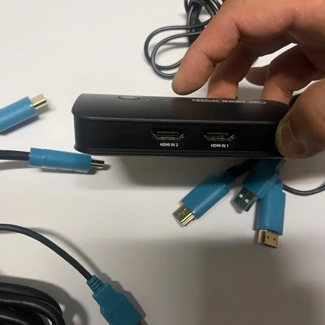 USB KVM HDMI 스위치 만칠천원 판매합니다.