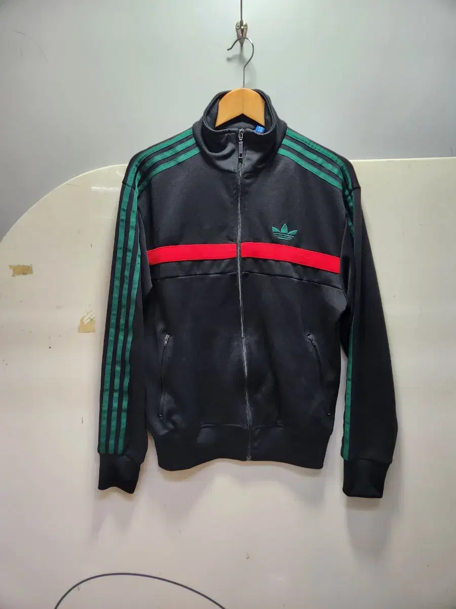 adidas Gumknock Trektop Jersey size L