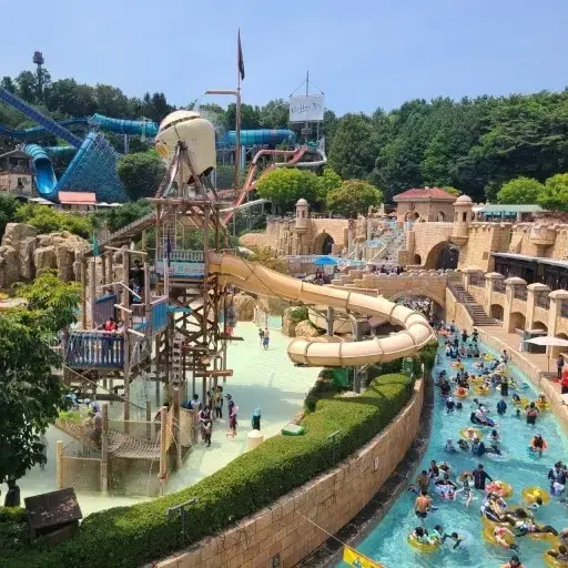 4 tickets to Caribbean Bay + Everland on December 30