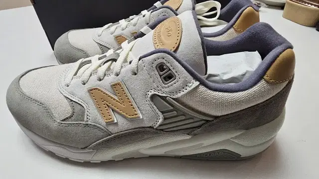 [새상품/가격인하/콜라보]뉴발란스&Kith MT580KB Malibu