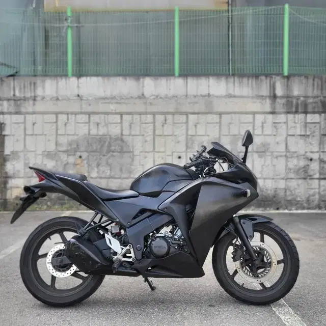 12년식 cbr125 흑마 판매합니다.