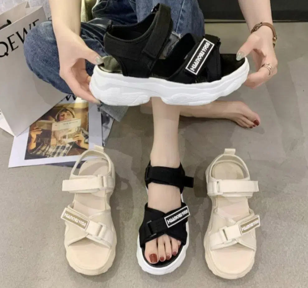 (New Product) Comfortable, high-heeled sandals with straps