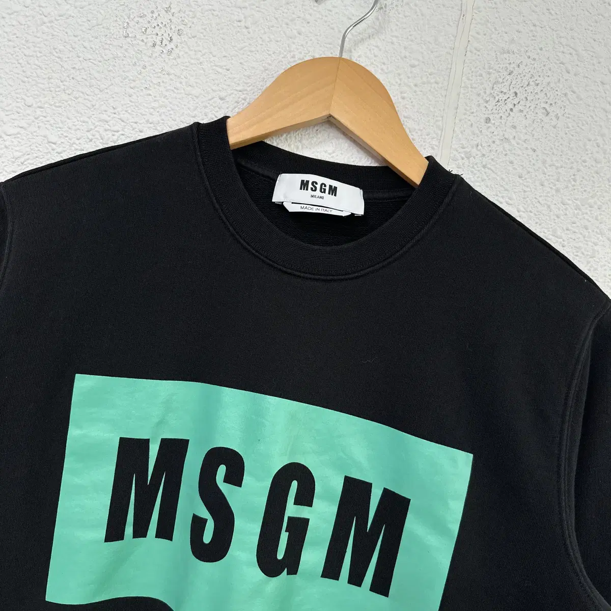 [S] MSGM 엠에스지엠 그린 박스 로고 블랙 맨투맨 9540