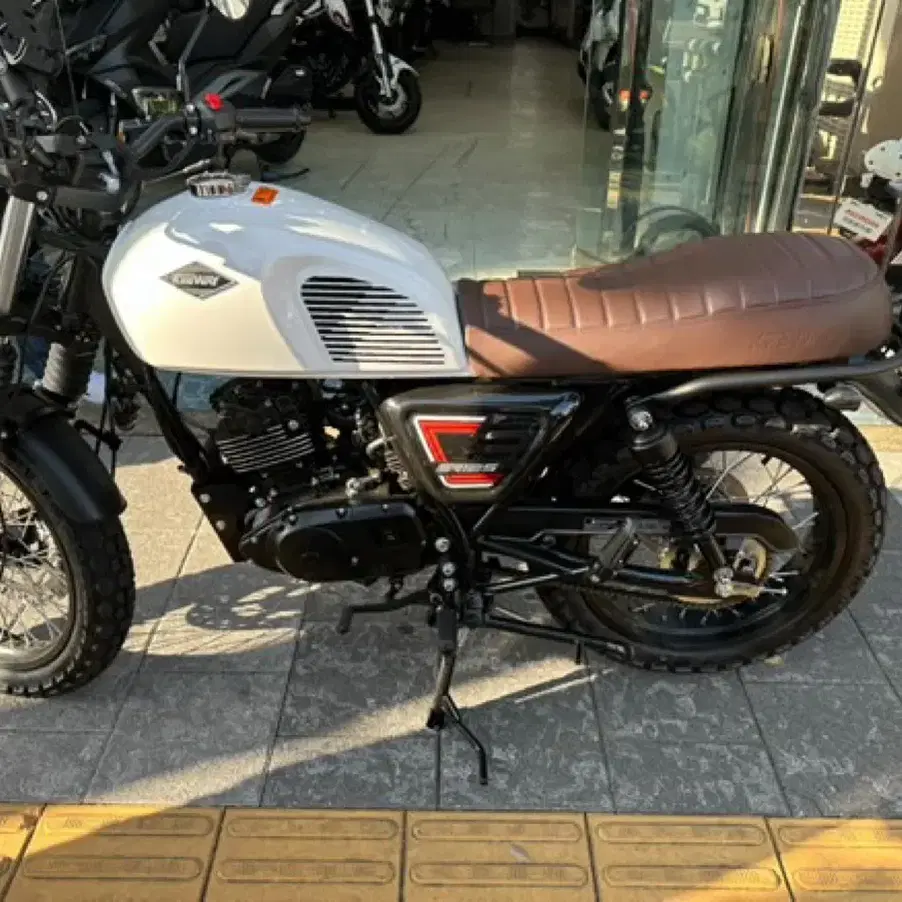 클래식 오토바이 23년식 125cc