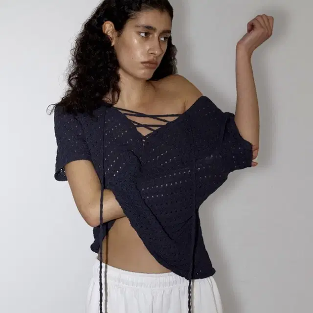 [폴리수엠] WOMANLY CROCHET TOP (CHARCOAL)