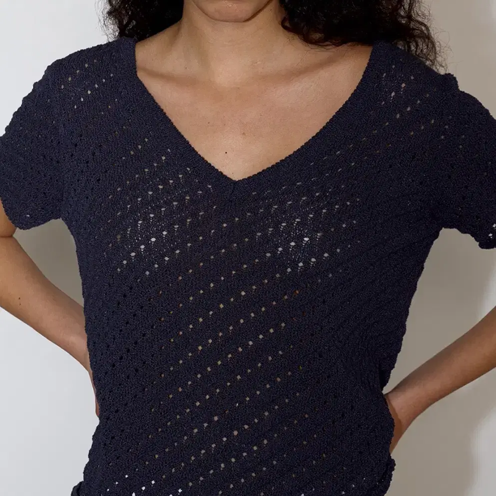 [폴리수엠] WOMANLY CROCHET TOP (CHARCOAL)