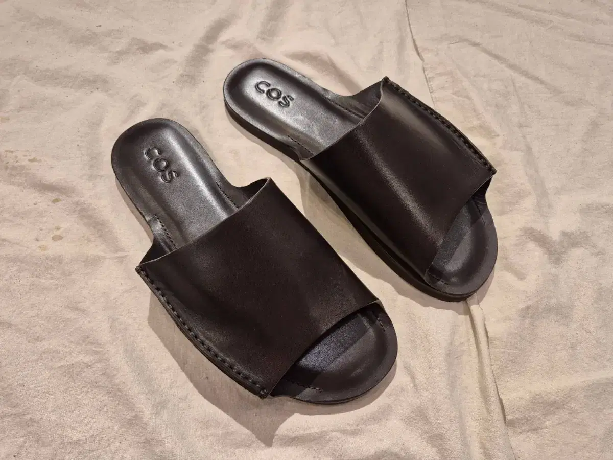 260>COS leather slide