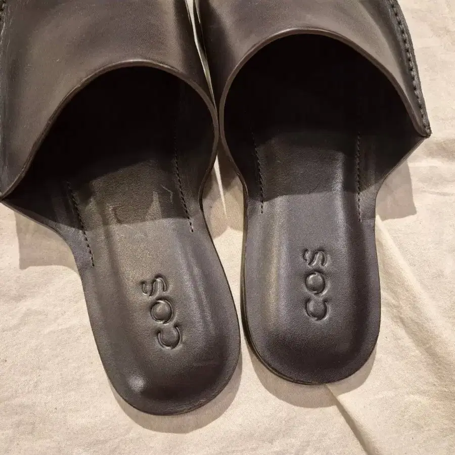 260>COS leather slide