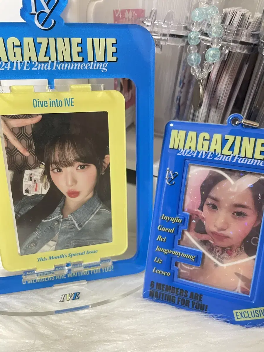 Ive got a magazine photocard holder, acrylic I sell spinners.