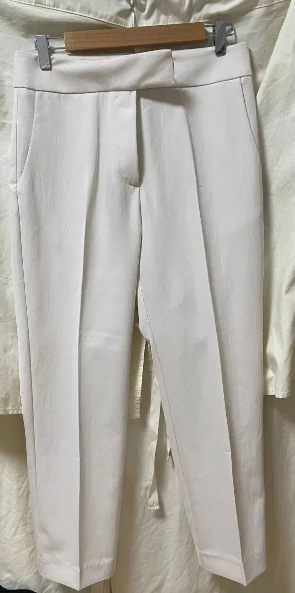 [New Product] Cream Slacks, the basic item in my closet