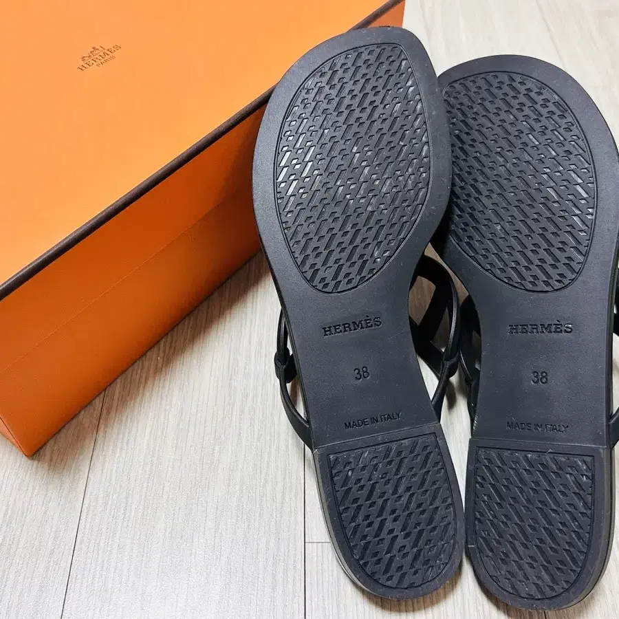 에르메스 (W) Hermes Egerie Sandal Noir 38W