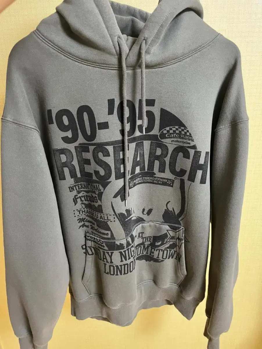 [Negotiable] Viva Studios RESEARCH HOODIE