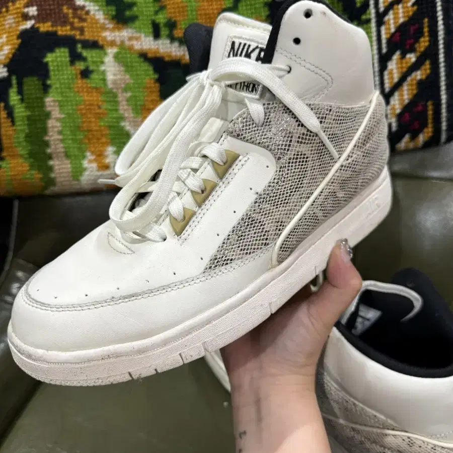 나이키 Nike Air Python 240