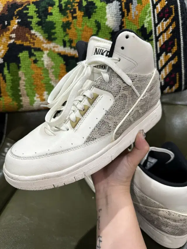 나이키 Nike Air Python 240