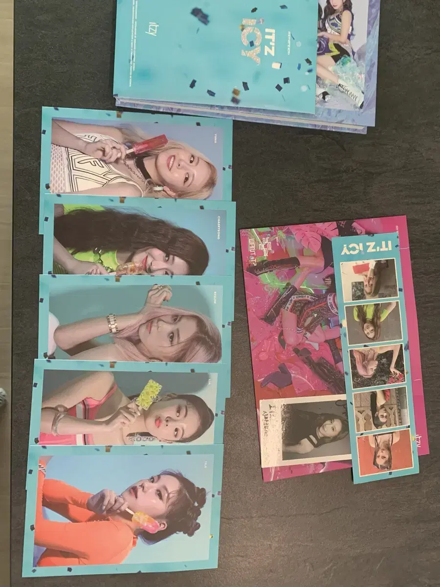 Sold only until August) itzy ICY album poster set preorder pre-order benefits