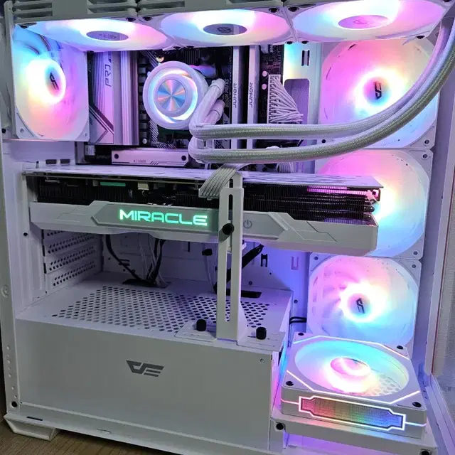 7800X3D 4080SUPER 화이트 데스크탑 새상품