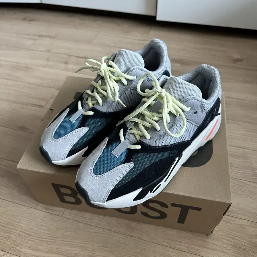 이지 700 YEEZY 700 웨이브러너 265 US8.5