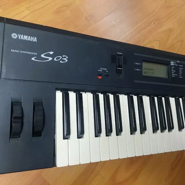 Yamaha s03 61건반 신디사이저 판매합니다