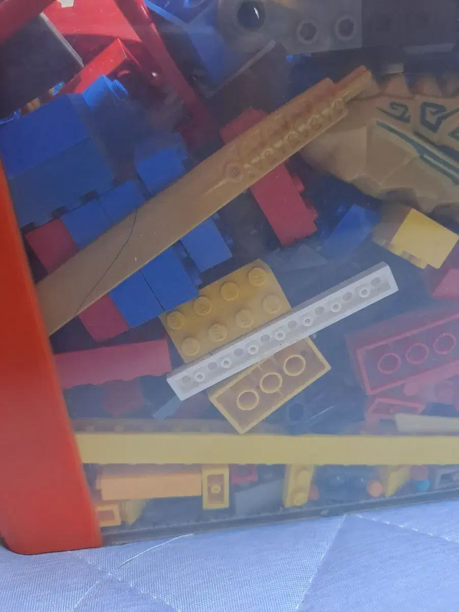 Sells 3.9 kg of LEGO Bulk