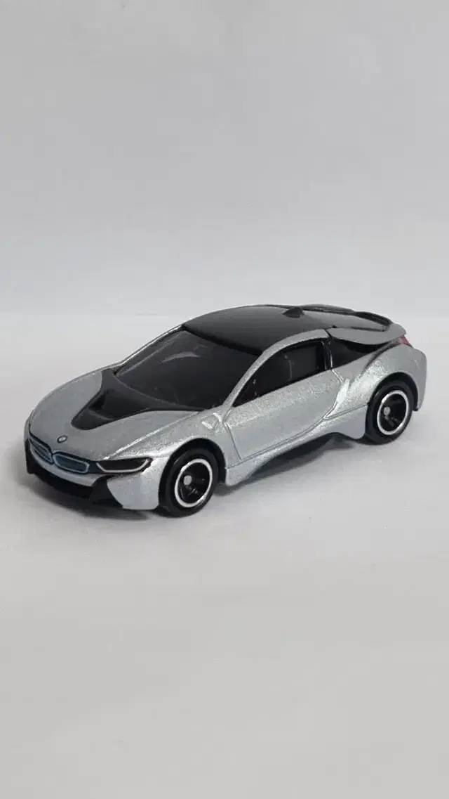 (단종) 토미카 No.17 BMW i8