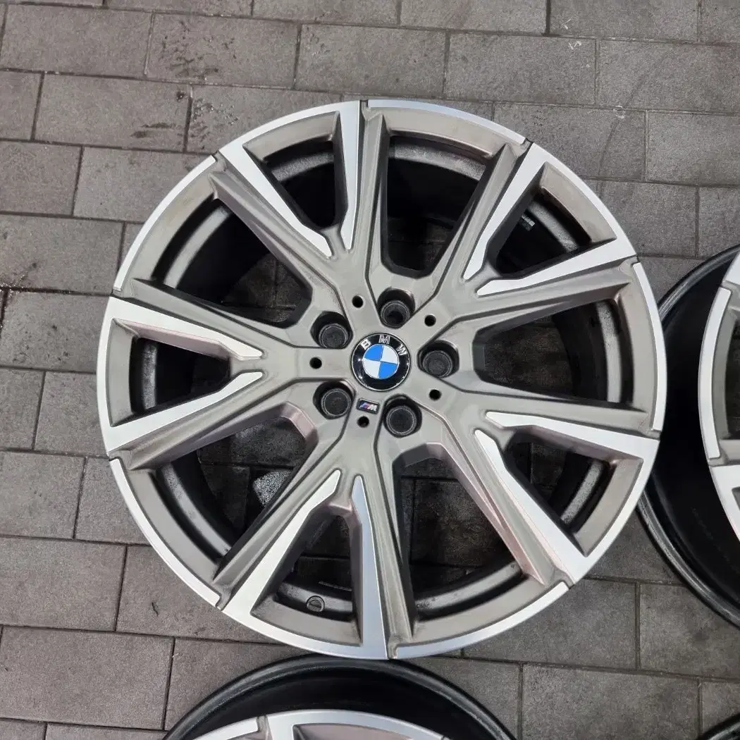 bmw m135i 557m 순정 19인치 휠 한대분 판매합니다