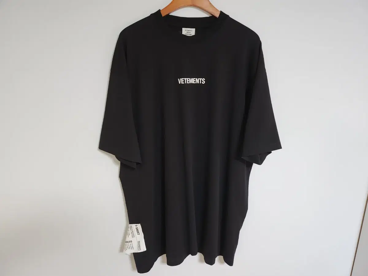 [S] Vetements Paper Logo Overfit Short Sleeve T-shirt UE52TR120B