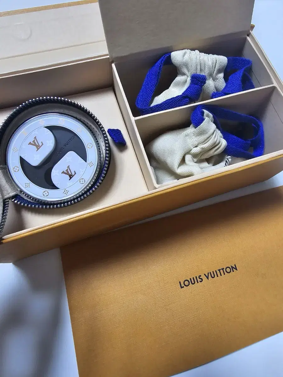 Louis Vuitton Horizon Earphones