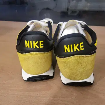 nike challenger og opti yellow