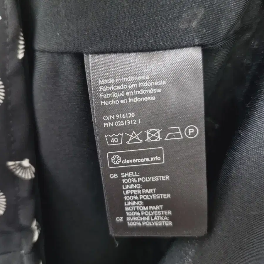 H&M 블랙앤화이트 브이넥 7부 소매 원피스