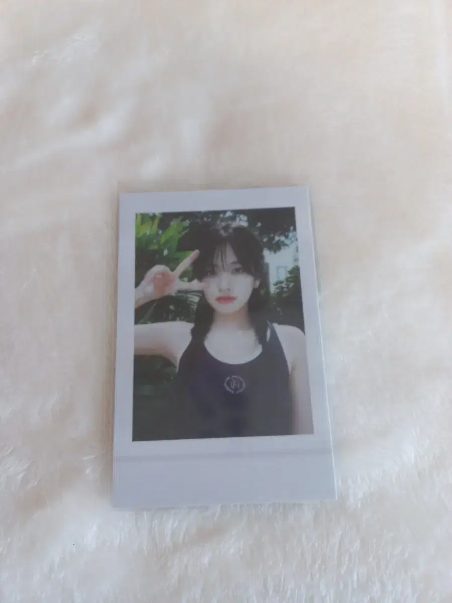 ive ahn yujin pola