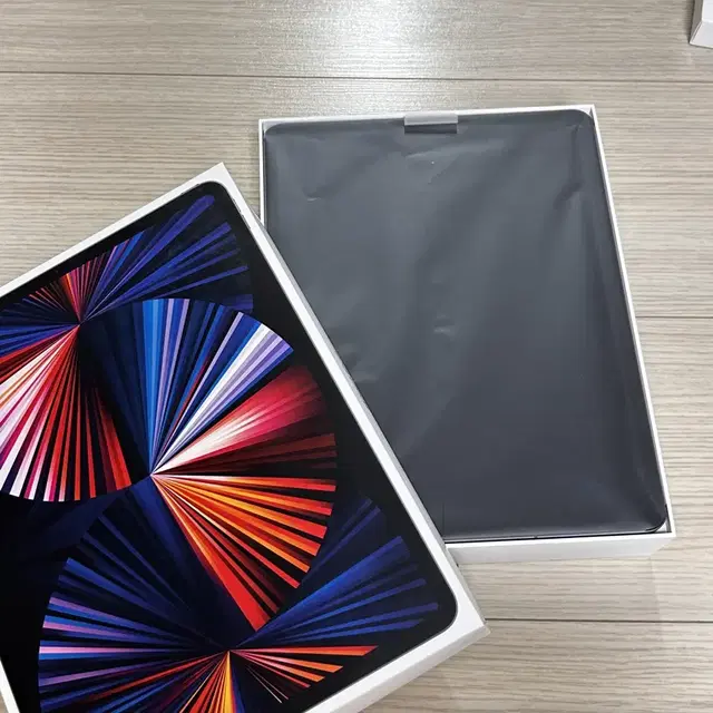 ipad pro 12.9 5세대 256GB cellular (풀박+리퍼)