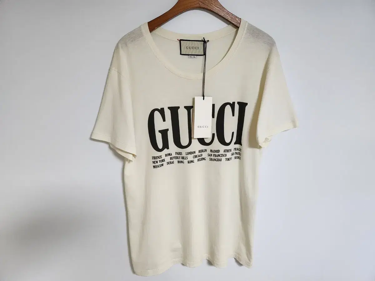 [S] Gucci Ivory City Logo Short Sleeve T-shirt 493117 X3M22