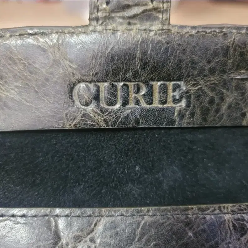 CURIE 가죽 지갑 팝니다