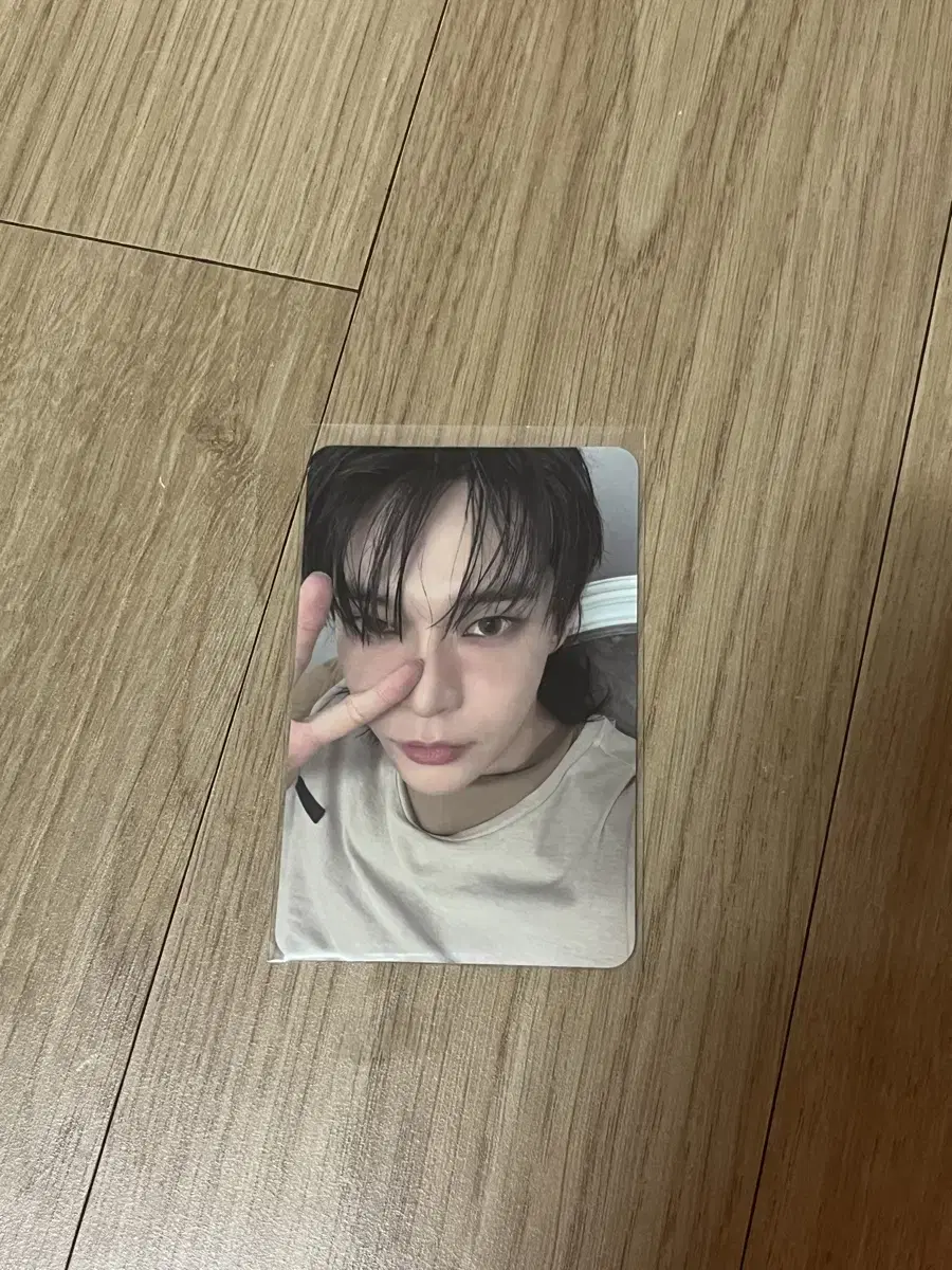 Golden E.JI unreleased photocard doyoung