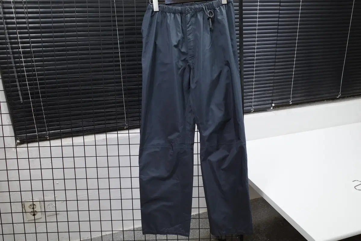 Mizuno Outdoor Windbreaker Pants,