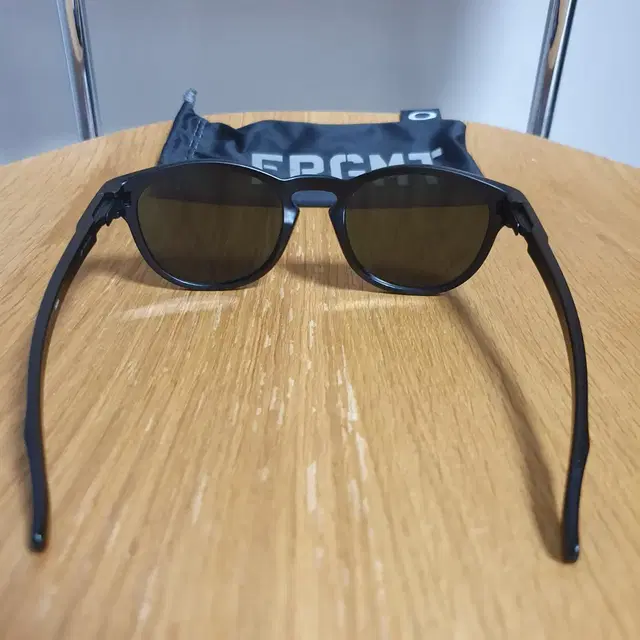 오클리 프라그먼트 레치 Oakley fragment LATCH