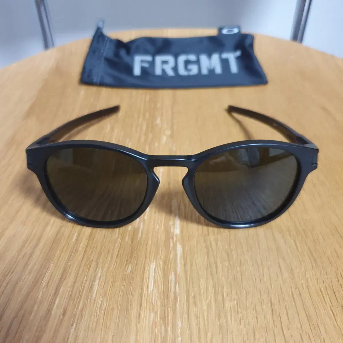 오클리 프라그먼트 레치 Oakley fragment LATCH