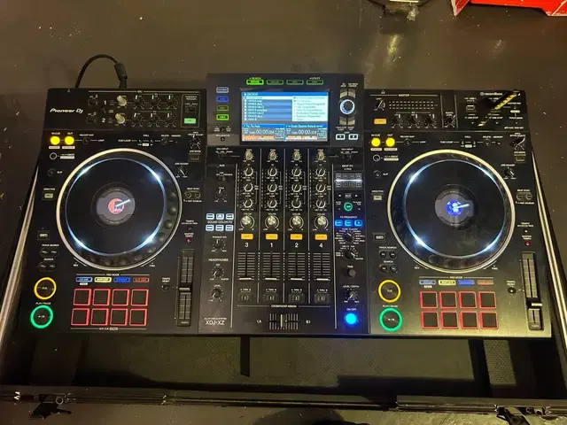 PIONEER XDJ XZ + 하드케이스 팝니다