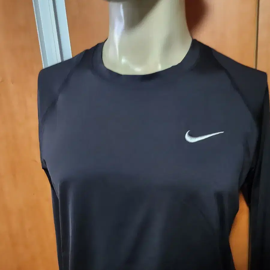 NIKE PRO나이키트레이닝상의175 80A 85입니다