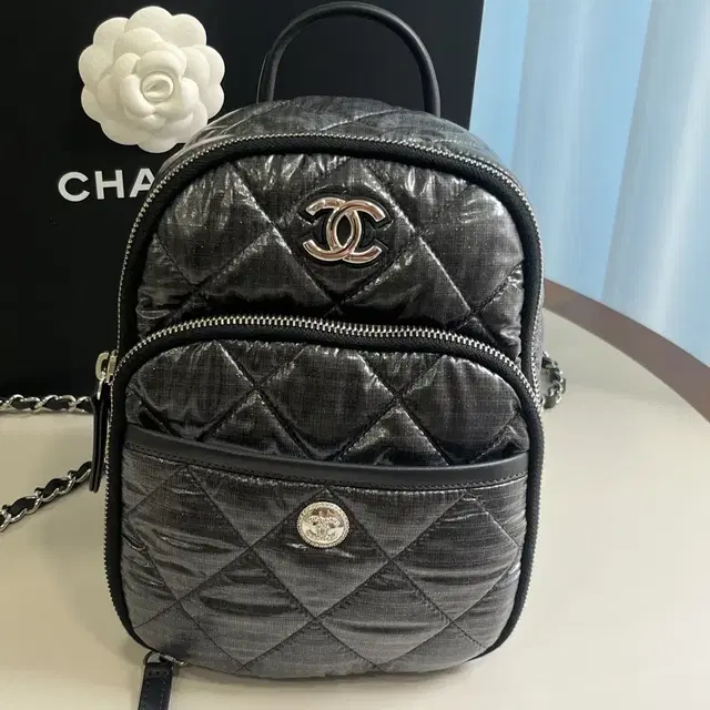 샤넬 23N 코코네쥬 CC 로고 퀄팅 백팩 블랙 chanel 가방