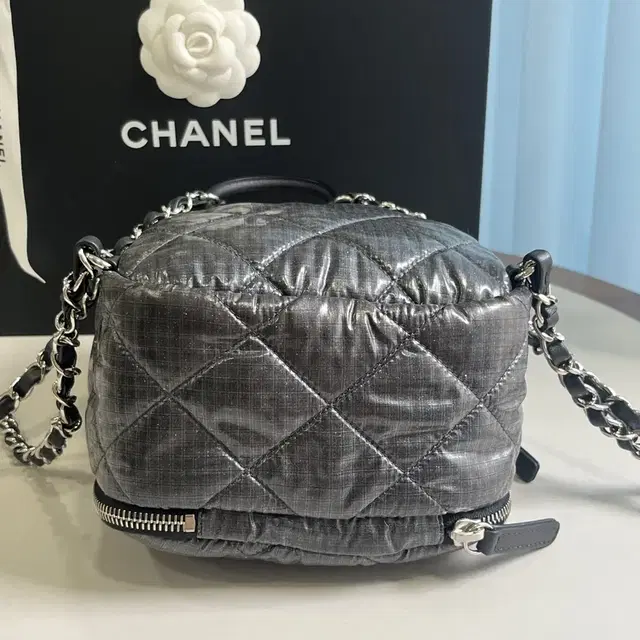 샤넬 23N 코코네쥬 CC 로고 퀄팅 백팩 블랙 chanel 가방