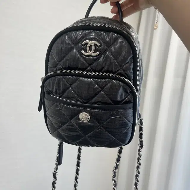 샤넬 23N 코코네쥬 CC 로고 퀄팅 백팩 블랙 chanel 가방