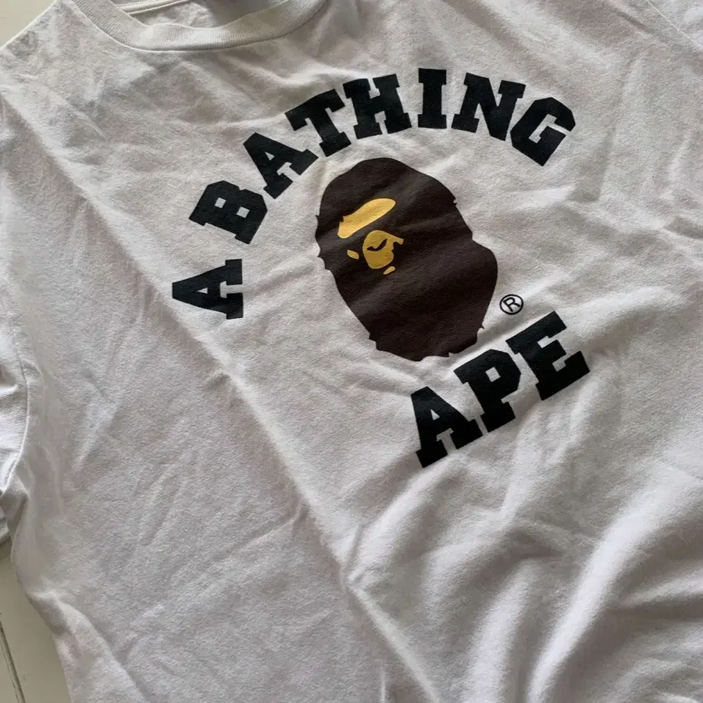 A BATHING APE  COLLEGE TEE