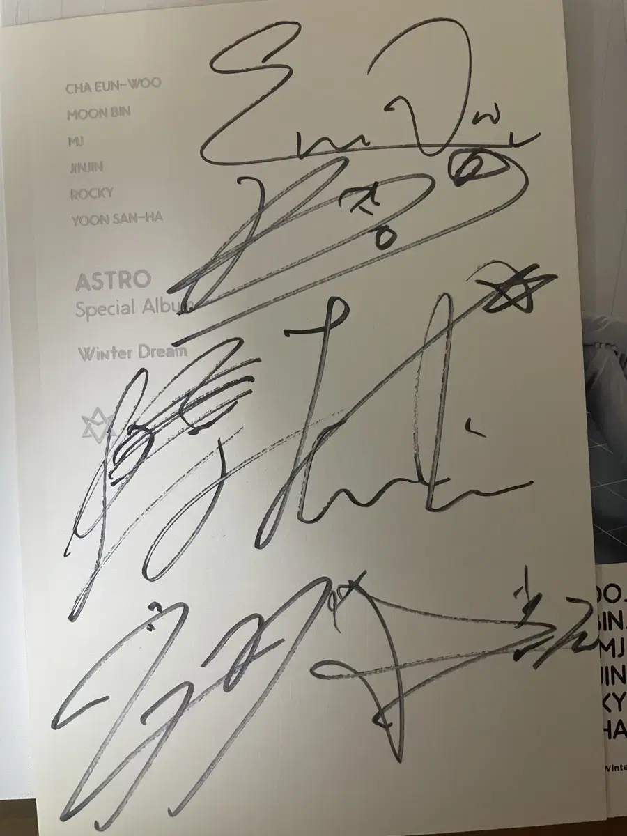 [sold 9/15-9/18] astro autographed album for sale.