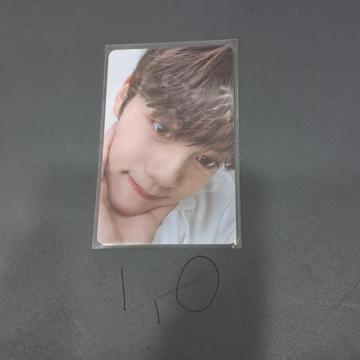 Kim Gyuvin @kimgyuvin sells photocards !